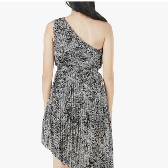 BCBGMAXAZRIA Fit & Flare Sleeveless Cocktail Pleated Asymmetrica size 0 NWT - Picture 4 of 8